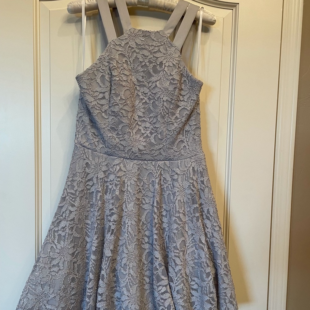 Beautiful dress only worn once!